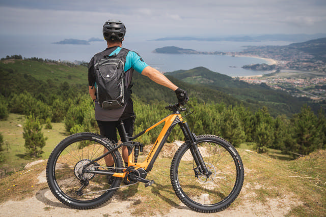 E-ONE SIXTY 8000 (RELATION)