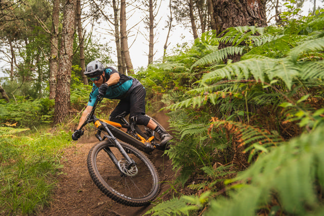 E-ONE SIXTY 8000 (RELATION)